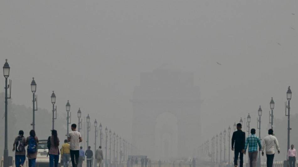 Smog-ridden New Delhi extends schools shutdown