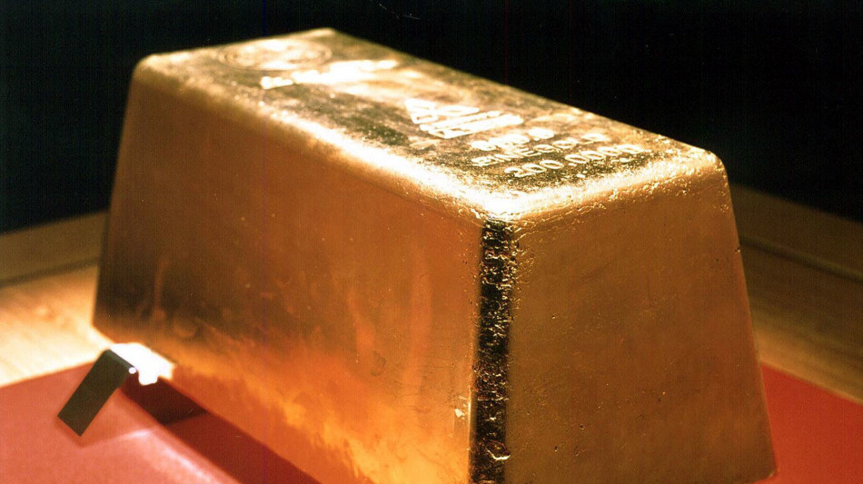 Prezzo dell'oro in lieve calo, Spot scambiato a 5.007 dollari