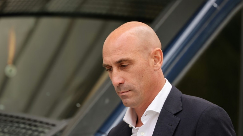 El juez proh&iacute;be a Rubiales acercarse a Hermoso y la crisis se agrava en el f&uacute;tbol espa&ntilde;ol
