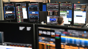 Borsa: Milano positiva, in calo le banche