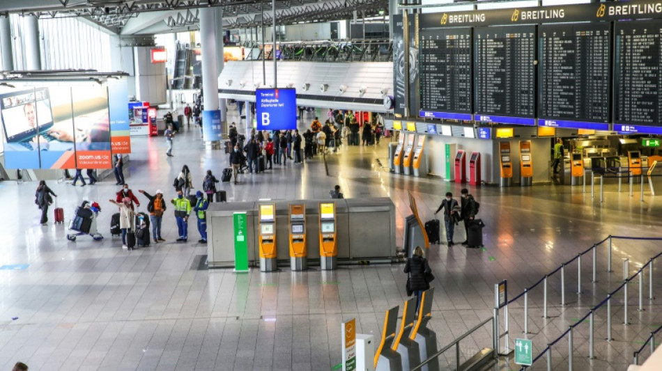 Mehrere deutsche IS-Anh&auml;ngerinnen nach Ankunft in Frankfurt festgenommen
