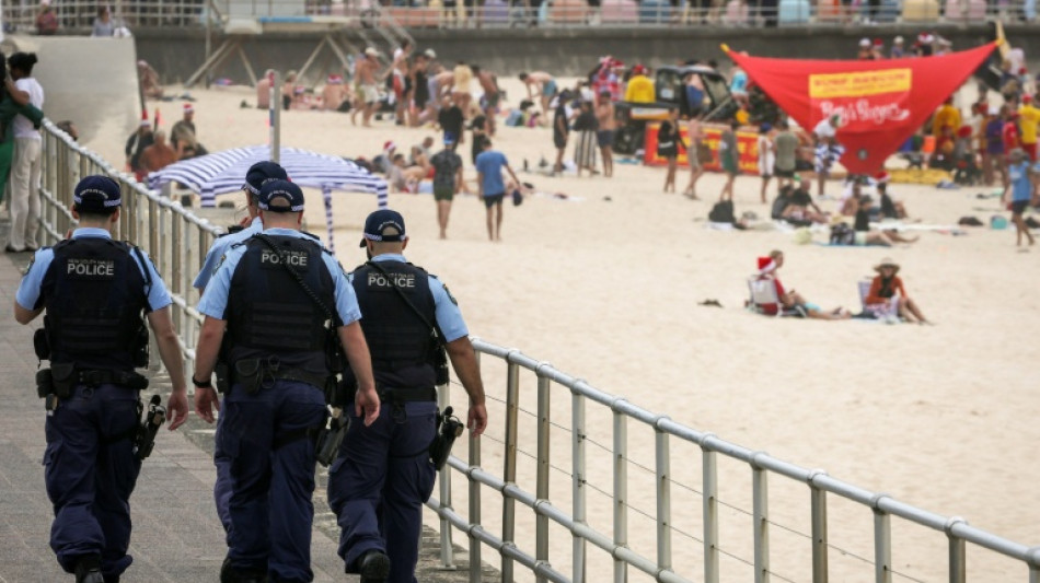 Suspeitos de ataque a tiros em praia australiana 'agiram sozinhos', diz pol&iacute;cia