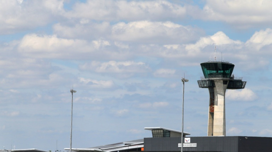 Marne: un avion transportant 303 Indiens immobilis&eacute;, soup&ccedil;ons de traite d'&ecirc;tres humains"