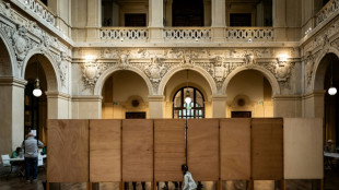 Second tour des l&eacute;gislatives: les Fran&ccedil;ais votent pour un scrutin historique