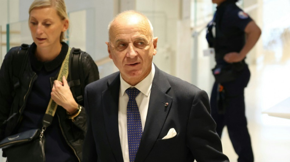Au proc&egrave;s du RN, contorsions &agrave; la barre pour justifier les salaires