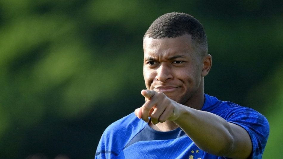 Foot: Mbapp&eacute; envisage un d&eacute;part en 2024, le PSG au pied du mur