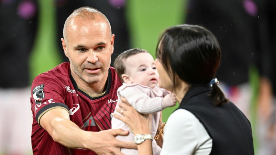 El Bar&ccedil;a derrota al Vissel Kobe en el partido de despedida a Iniesta