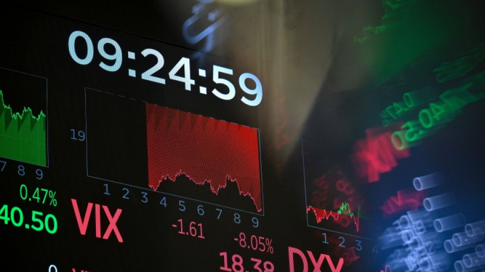 Wall Street ouvre en baisse, entre questionnements sur l'IA et hausse du p&eacute;trole