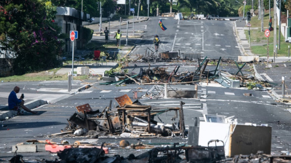 Vaste op&eacute;ration des forces de l'ordre en Nouvelle-Cal&eacute;donie, apr&egrave;s six morts dans des &eacute;meutes