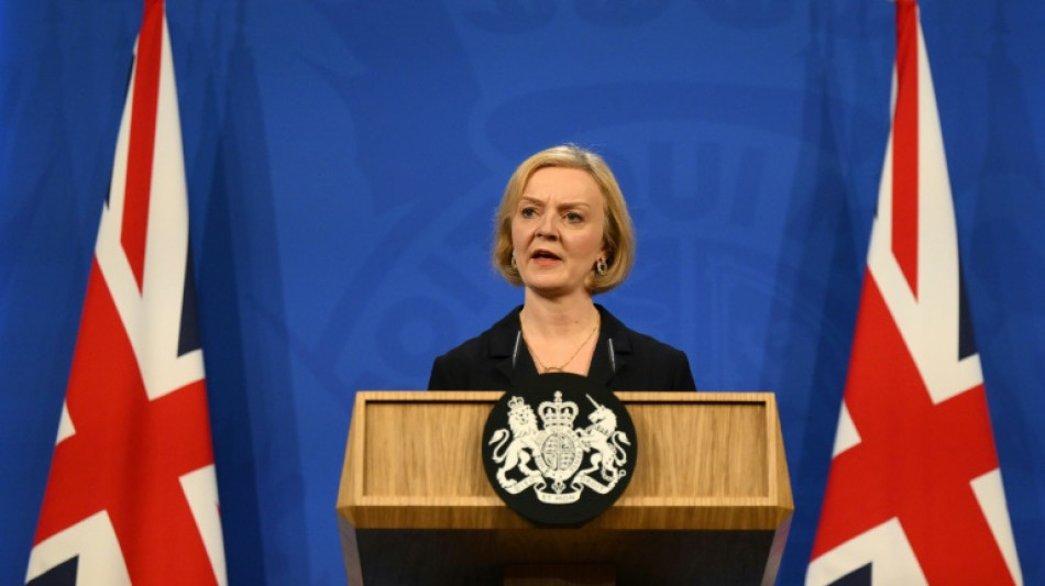 Liz Truss sacrifica al ministro de Finanzas brit&aacute;nico para intentar salvar su cargo