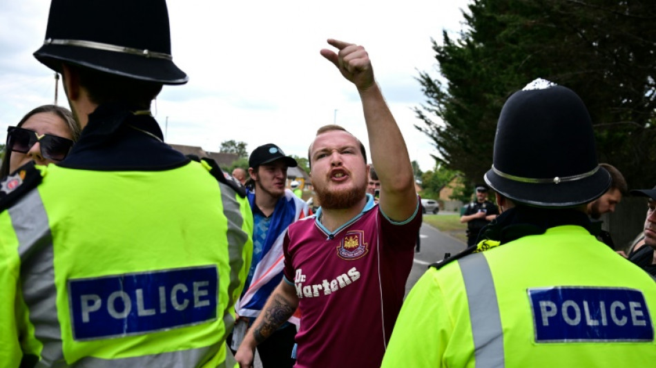 Erneut einwandererfeindliche Proteste: London kündigt Asylsystem-Änderungen an 