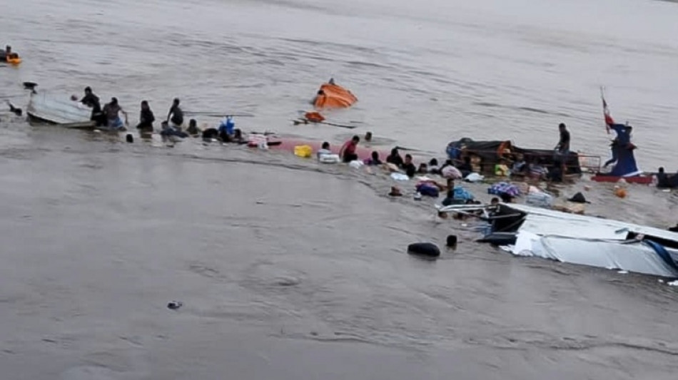 Doce muertos y decenas de desaparecidos por un deslave en un puerto de Per&uacute;