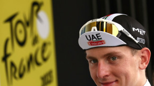 Tour de France: d&eacute;part de la 17e &eacute;tape vers la Loze, dernier espoir de Pogacar ?