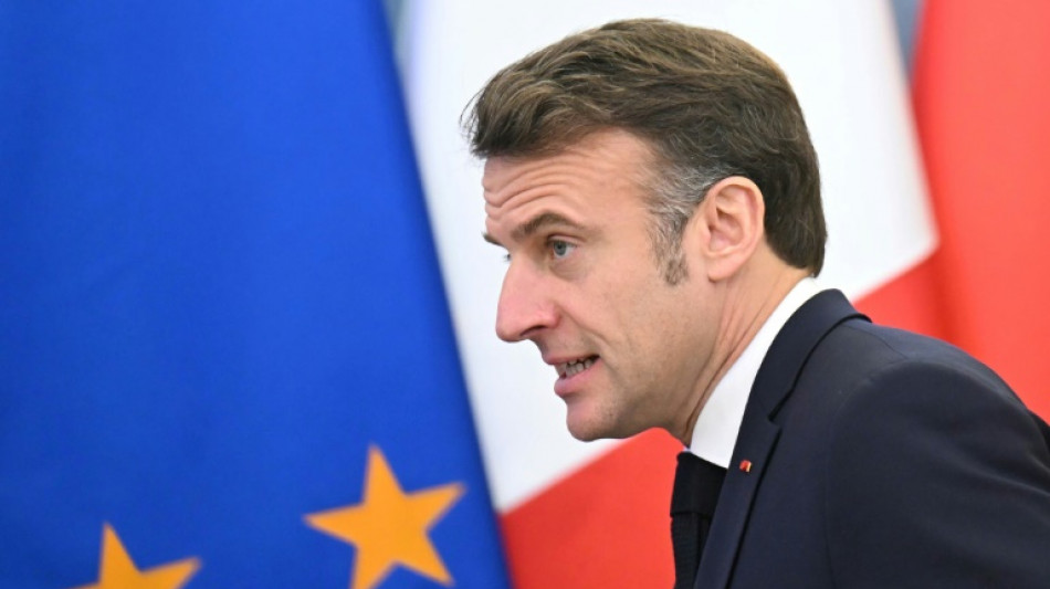 Bayrou, Cazeneuve... ou Lescure? Macron attendu &agrave; Paris pour nommer un Premier ministre