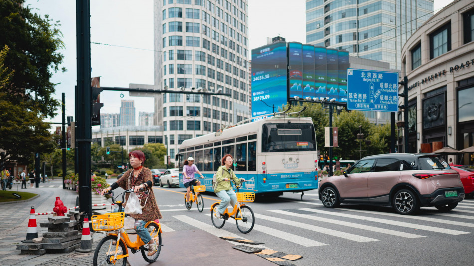 Borsa: Hong Kong negativa, apre -0,23%