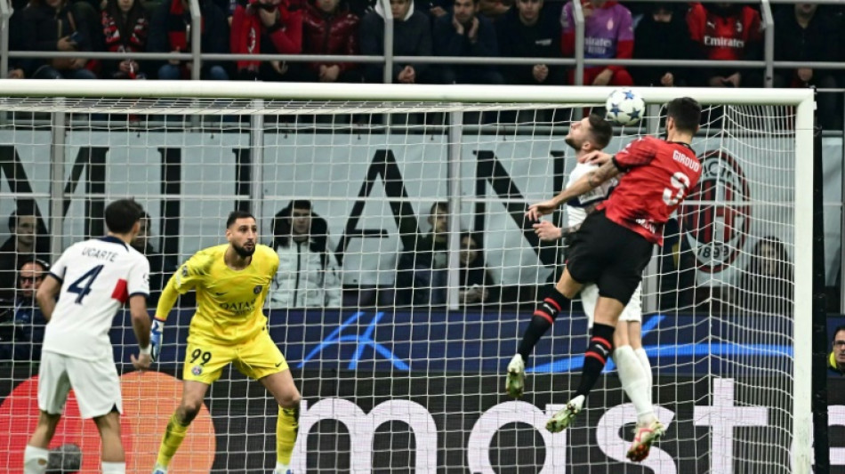 Giroud sinks PSG to reignite Milan's Champions League bid