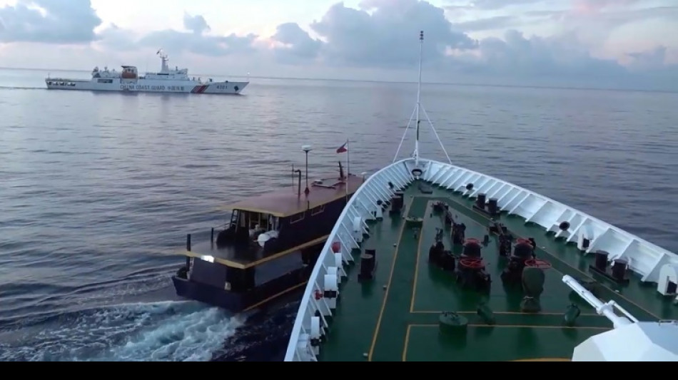 Manille accuse des navires chinois d'avoir "intentionnellement" percut&eacute; des bateaux philippins