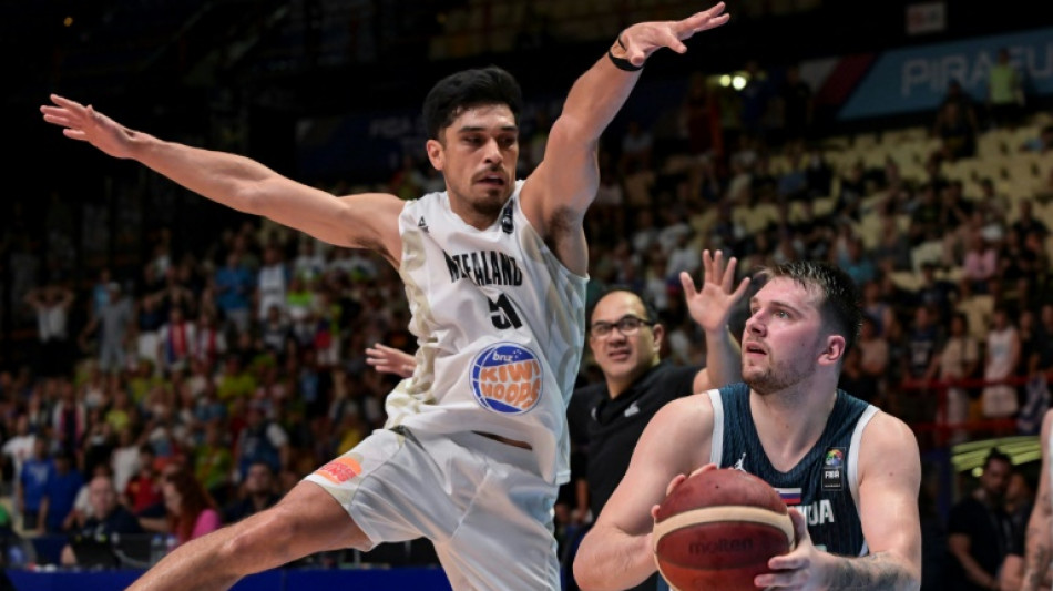 Doncic y Antetokounmpo se citan en semifinales del Preol&iacute;mpico de b&aacute;squet