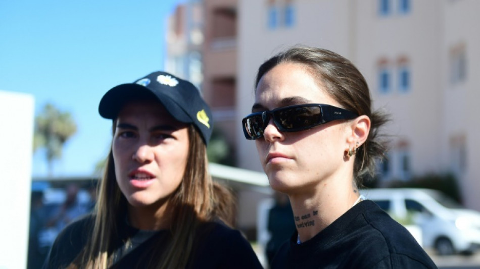 Patri Guijarro y Mapi Le&oacute;n abandonan la selecci&oacute;n espa&ntilde;ola, que entrena contrarreloj para Suecia