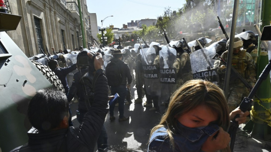 Confusion en Bolivie, des militaires et des blind&eacute;s devant la pr&eacute;sidence