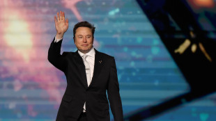 Musk rassicura su Tesla, 'resto amministratore delegato'