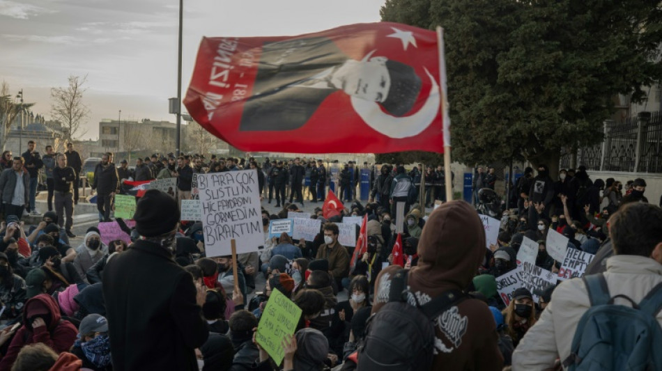 Proteste in der T&uuml;rkei: Oppositionsanh&auml;nger versammeln sich in Istanbul