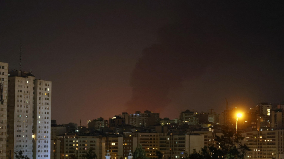 Media Israele, 'drone mira a figura di spicco a Teheran'