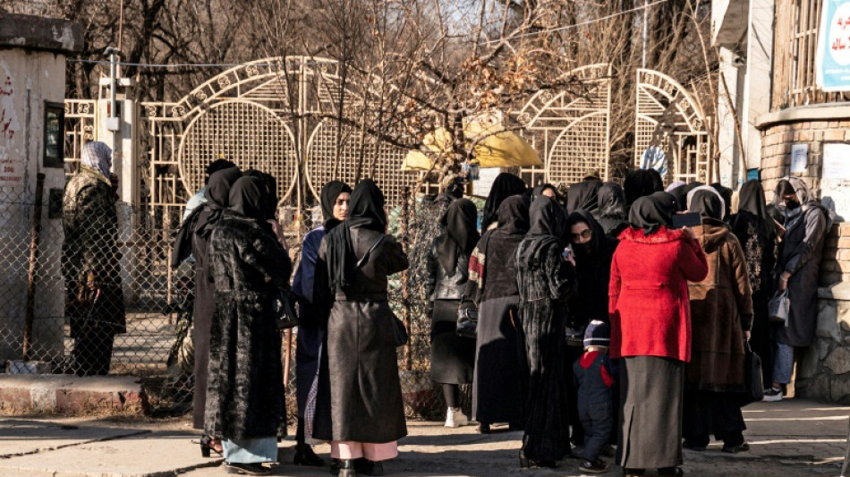 Bewaffnete Sicherheitskr&auml;fte verwehren Studentinnen in Kabul Zugang zu Universit&auml;ten