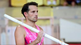 Athl&eacute;tisme: forfait pour Budapest, Lavillenie grimace &agrave; un an de Paris-2024