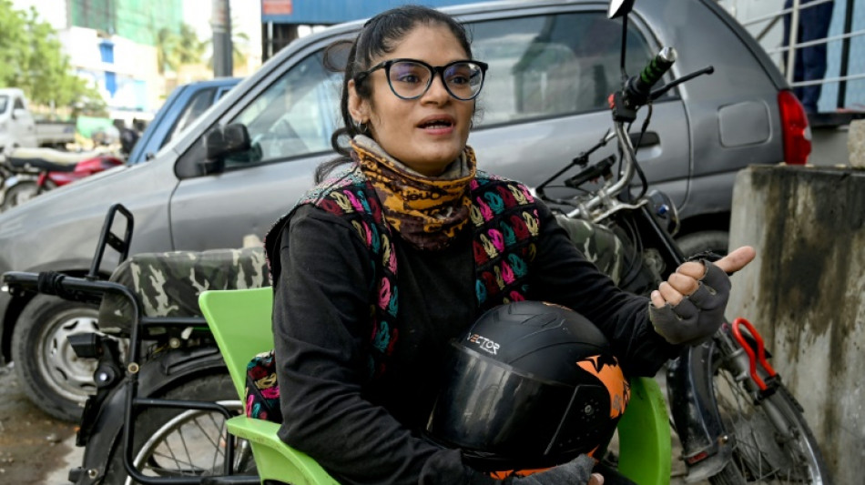 Avec la crise &eacute;conomique, les Pakistanaises investissent le march&eacute; du travail