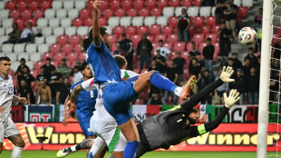 Blackouts und Eigentore - doch Italien wahrt WM-Chance