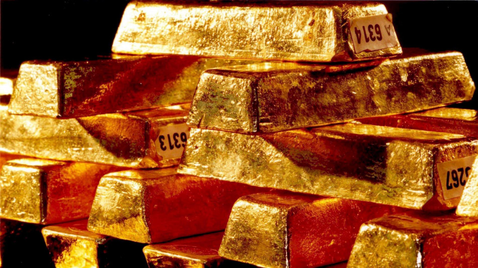 Oro ancora sui massimi nel giorno dei dazi, spot a 3.120 dollari