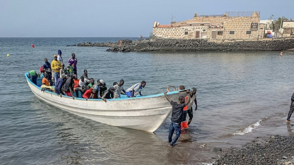 Boot aus Senegal mit 41 Migranten erreicht Kanarische Inseln