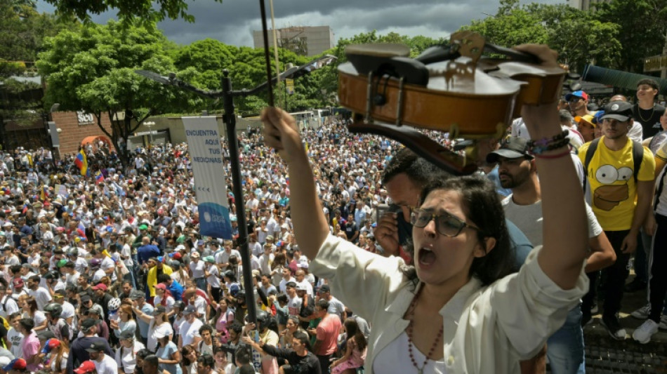 Pr&eacute;sidentielle au Venezuela: la pression s'accro&icirc;t sur Maduro
