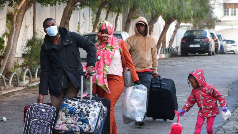 Cientos de subsaharianos repatriados por clima de acoso en T&uacute;nez