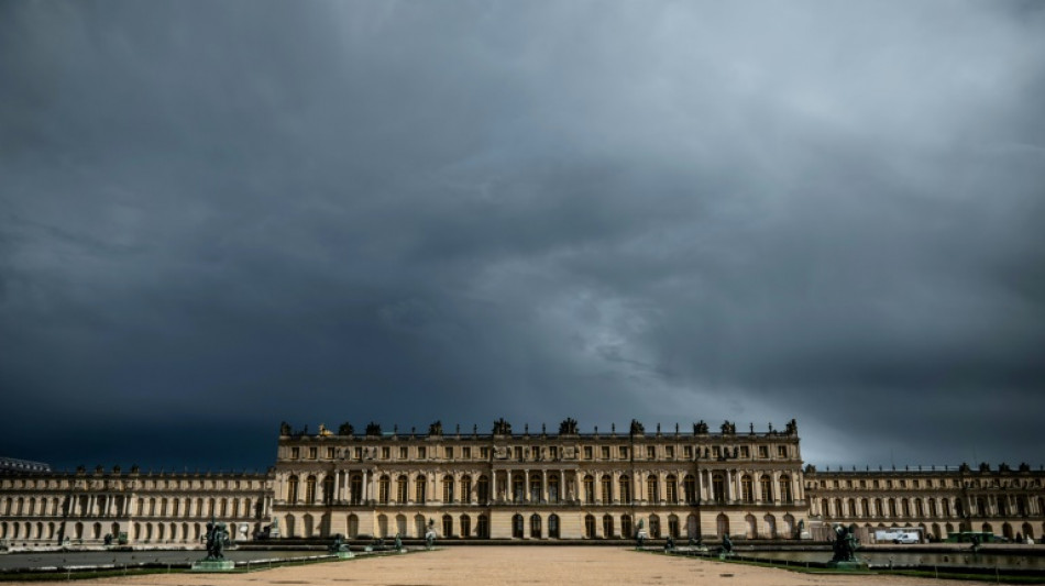 Craintes d'attentat en France: le Louvre et Versailles &eacute;vacu&eacute;s apr&egrave;s des alertes