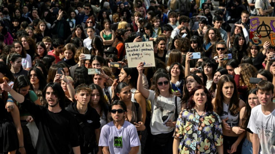 Catastrophe ferroviaire en Gr&egrave;ce: des dizaines de milliers de personnes crient &agrave; nouveau leur col&egrave;re