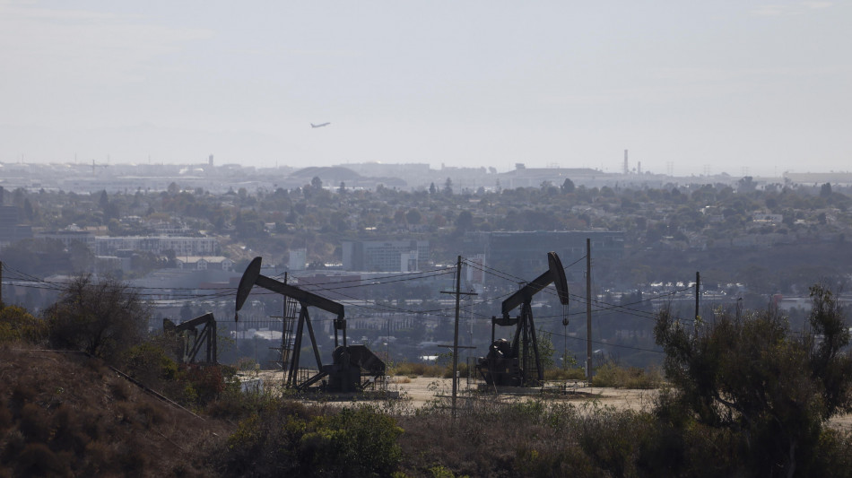 Il petrolio chiude in calo a New York a 58,88 dollari