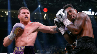 Alvarez dominates Charlo to maintain super middleweight supremacy