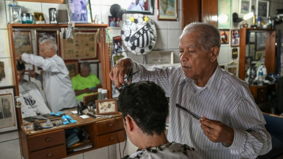Perder a un amigo y a un "gran cliente", el doble dolor del barbero de Pel&eacute;