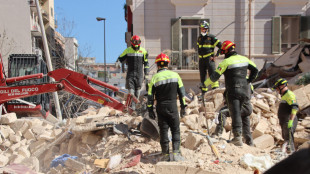 Crollo Bari, soccorritori vicini a donna dispersa,&egrave; viva