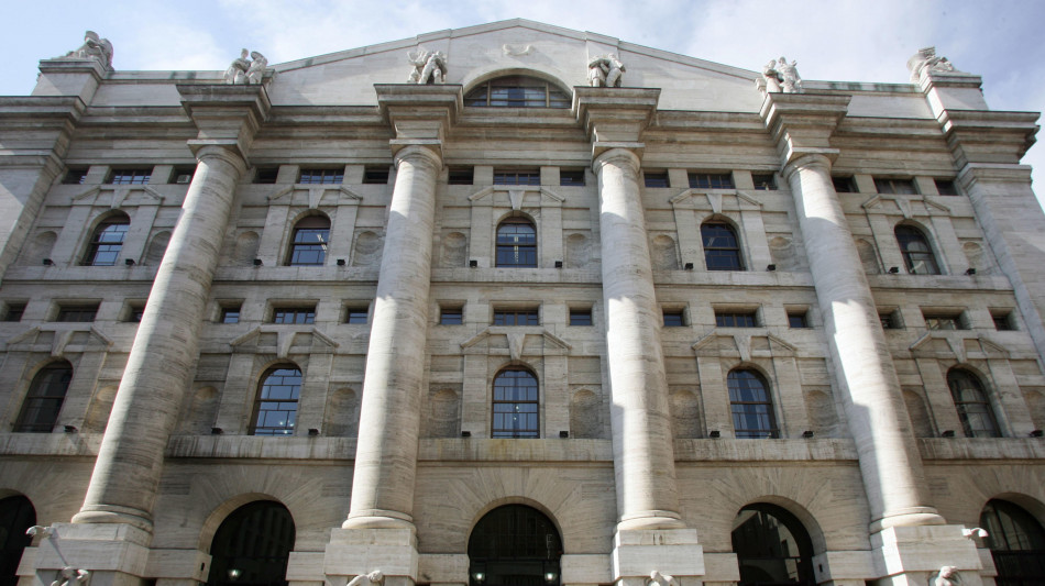Borsa: Milano apre in calo, -0,34%