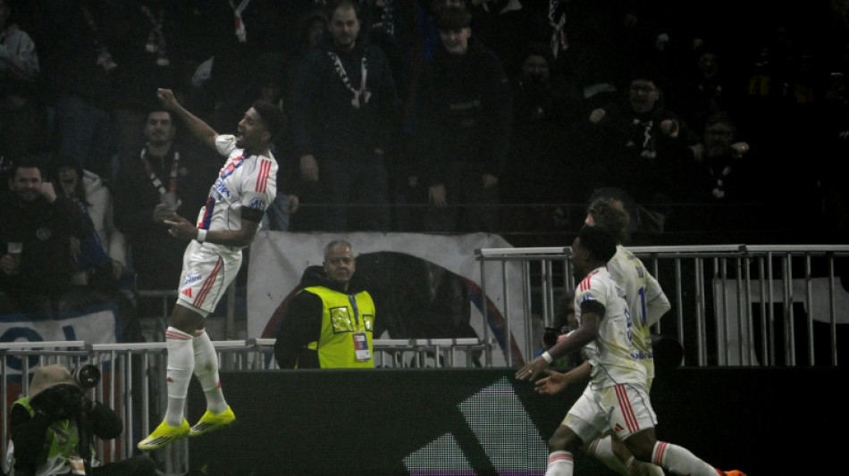 Lyon vence Brest (2-1) e entra na zona de classifica&ccedil;&atilde;o para a Liga dos Campe&otilde;es