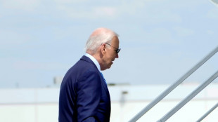 Biden jette l'&eacute;ponge et soutient Kamala Harris pour "battre Trump"