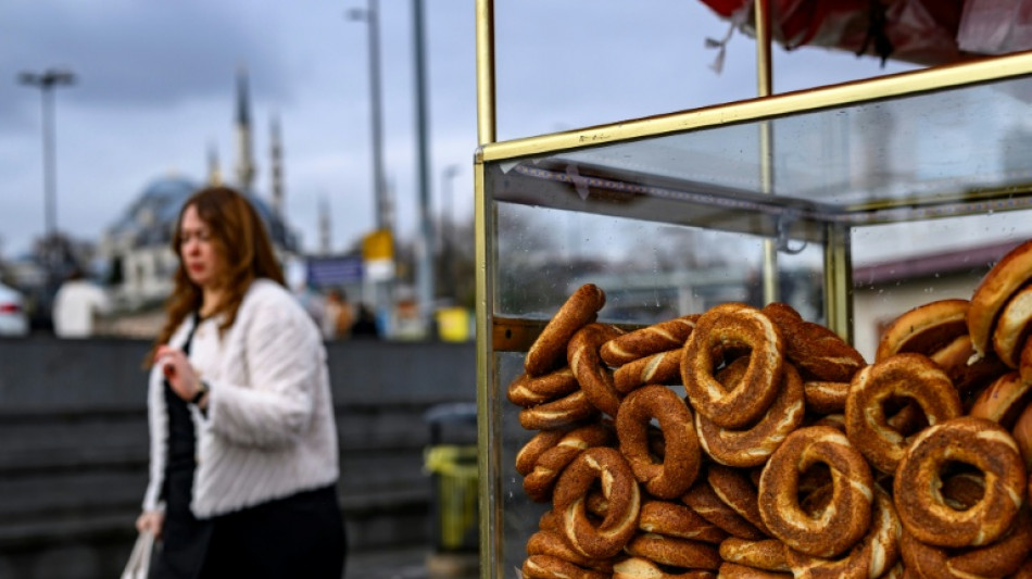 Turquie: le simit, vedette des rues et marqueur de la flamb&eacute;e des prix