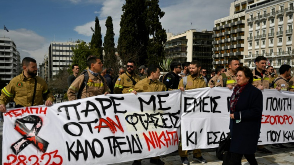 Catastrophe ferroviaire : la Gr&egrave;ce &agrave; l'arr&ecirc;t descend dans la rue