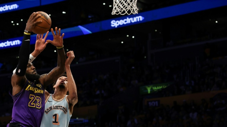 A Los Angeles, la NBA reprend &agrave; la recherche d'un peu de "joie"