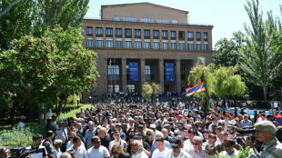 Des dizaines de milliers d'Arm&eacute;niens manifestent contre le transfert de terres &agrave; l'Azerba&iuml;djan