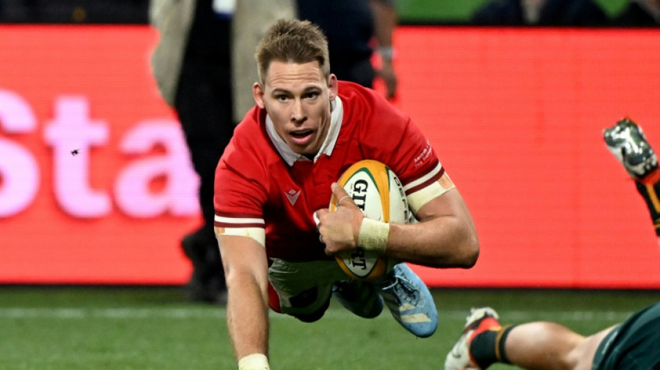Newcastle sign Wales full-back Williams