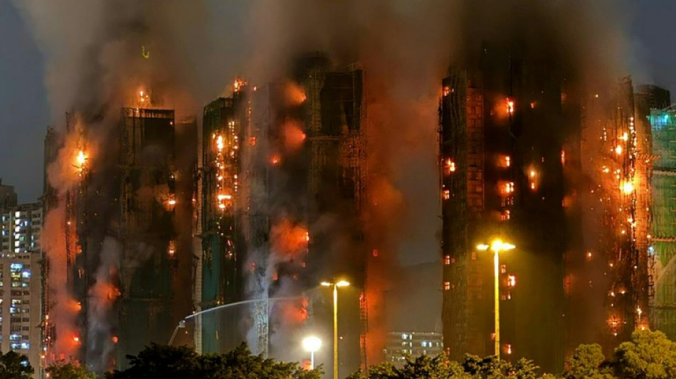 Hong Kong: au moins quatre morts dans l'incendie d'un complexe r&eacute;sidentiel